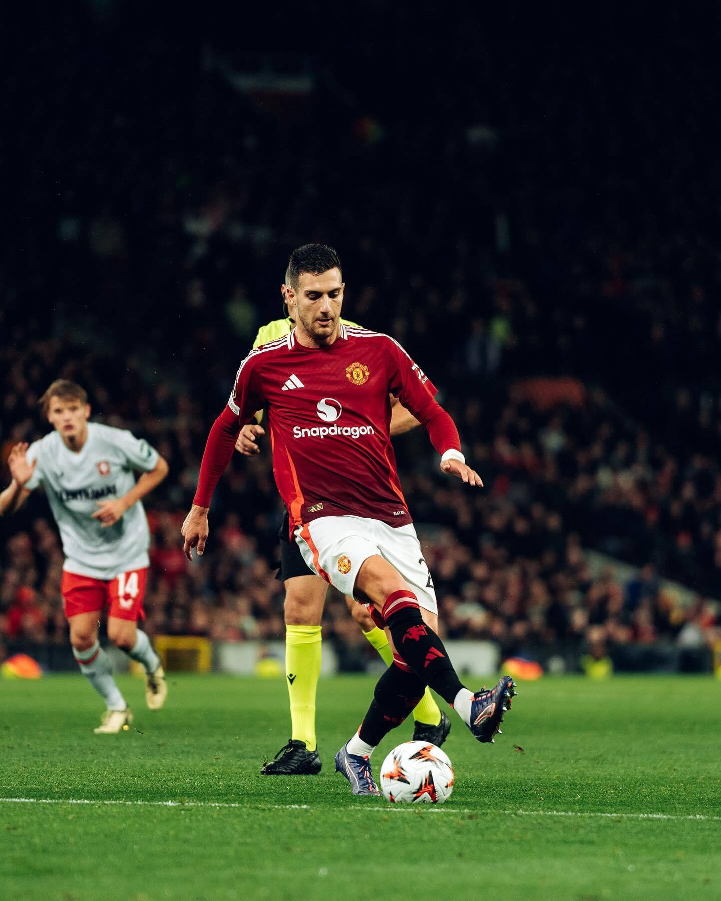 星空sports-冲刺阶段埃因霍温状态回暖——欧冠节点到来，信心回归，球队文化再被提及的简单介绍-星空sports