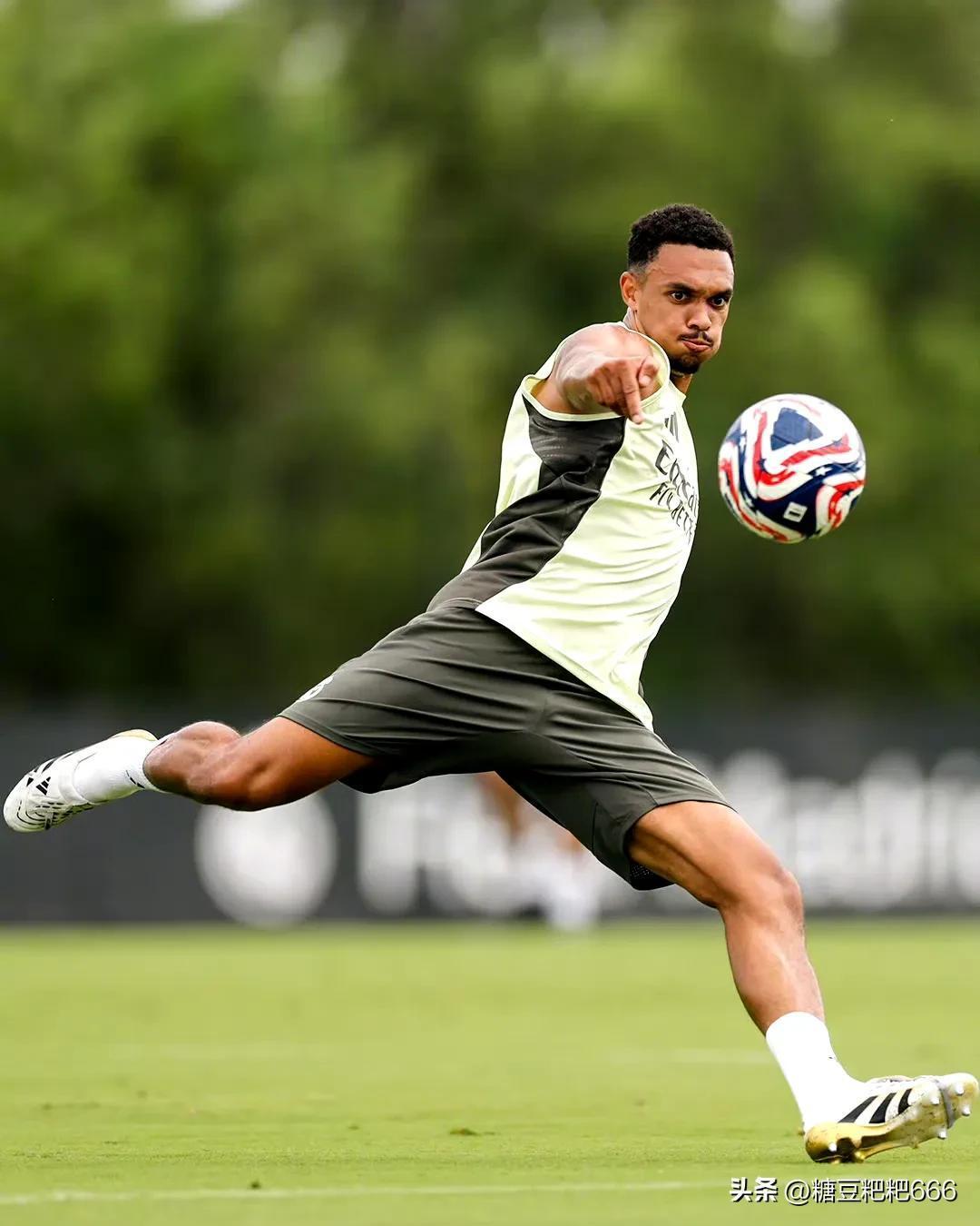 托特纳姆训练开放日；加时末段远射贴柱引欢呼；欧超杯在即；临场指挥获称赞的简单介绍