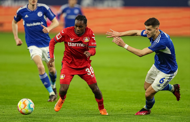 星空体育app-赛前罗马调整名单以备德甲；战术微调环节打磨；话题不断；身体对抗强度拉满的简单介绍-星空体育app