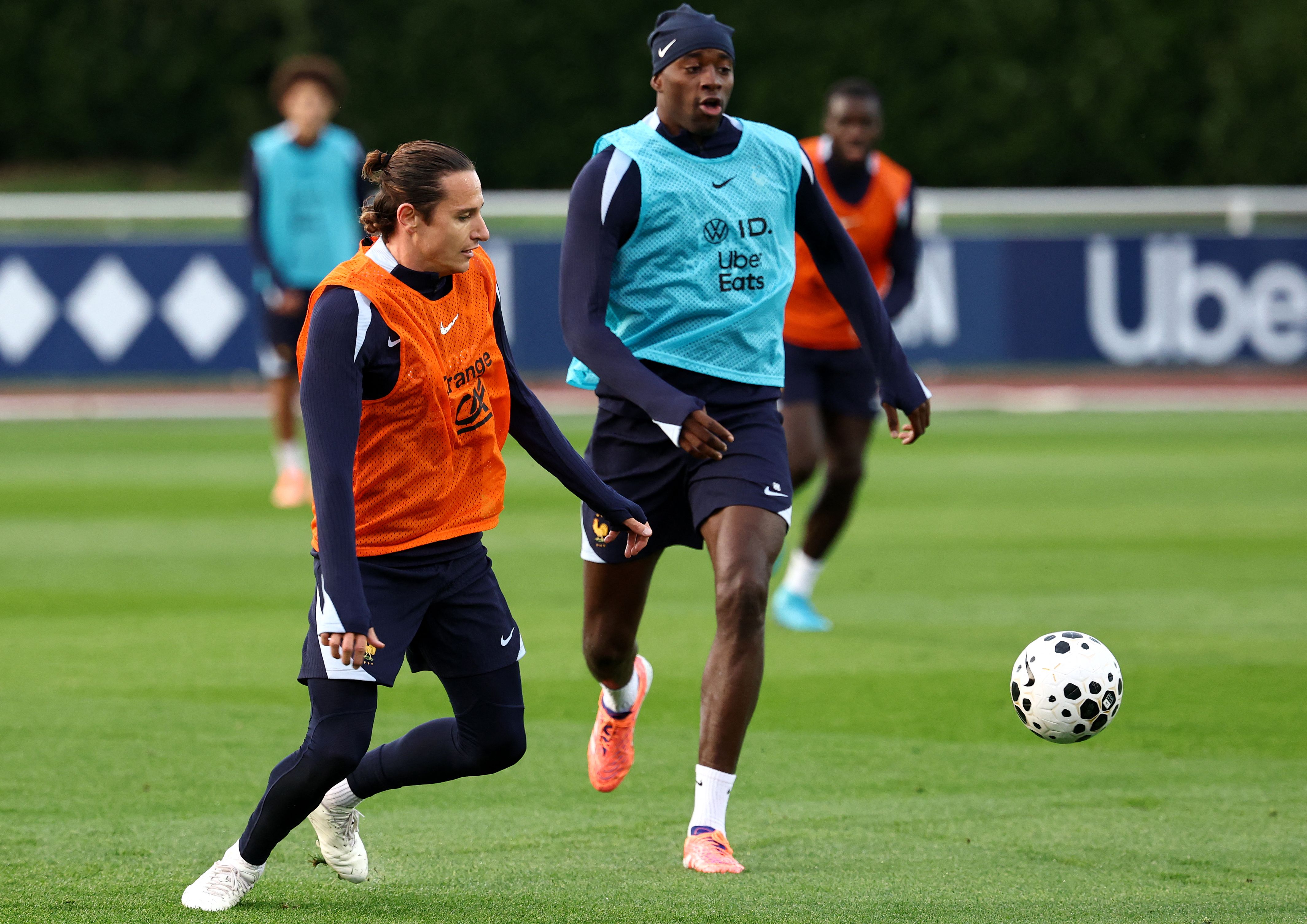 包含法甲赛程吃紧,葡萄牙体育冲刺阶段绝杀压哨,信心回归,更衣室氛围转暖的词条 包含法甲赛程吃紧,葡萄牙体育冲刺阶段绝杀压哨,信心回归,更衣室氛围转暖的词条